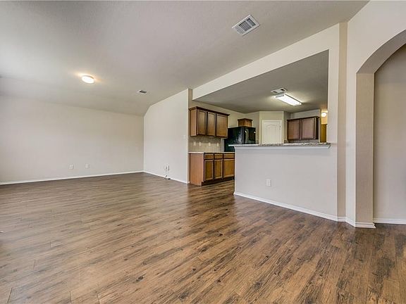 5th image of 2897 Castlebend Dr