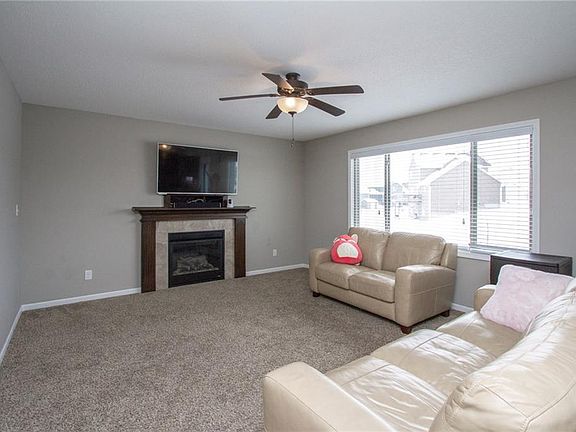 2nd image of 675 SE Driftwood Ln