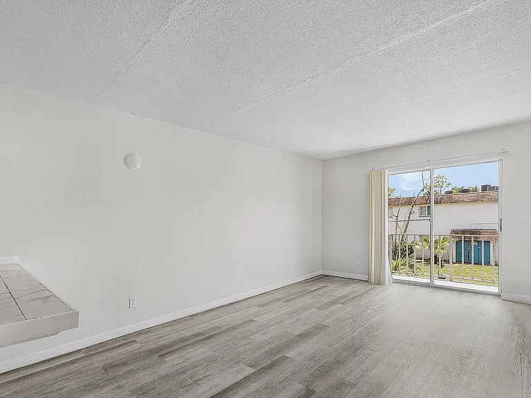 The Lakeside at 2315 — Photo 9