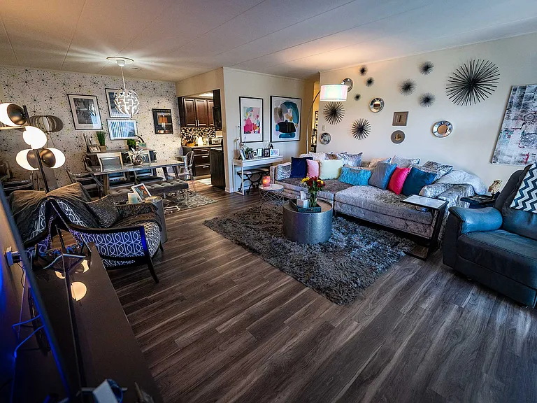 Laurel Village Apartments — Photo 8