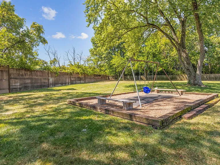 7752 Montgomery Rd #82 — Photo 34