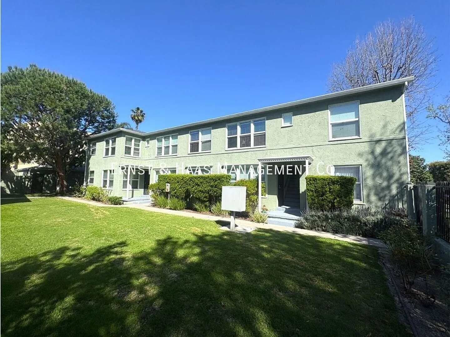Lovely 1-Bedroom Apartment in Prime Bixby Knolls Neighborhood! — Photo 2