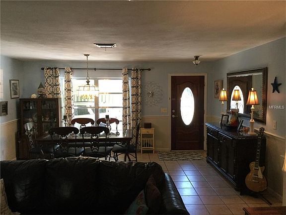 3rd image of 928 Avenue T SE