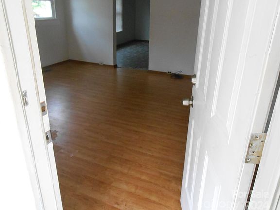 5th image of 407 N Cansler St