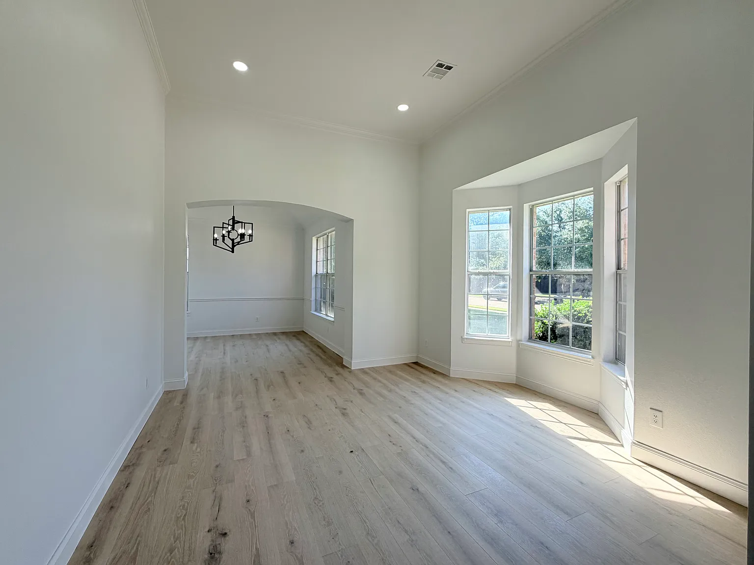 4 bed, 2551 sqft, $3,000 — Photo 3