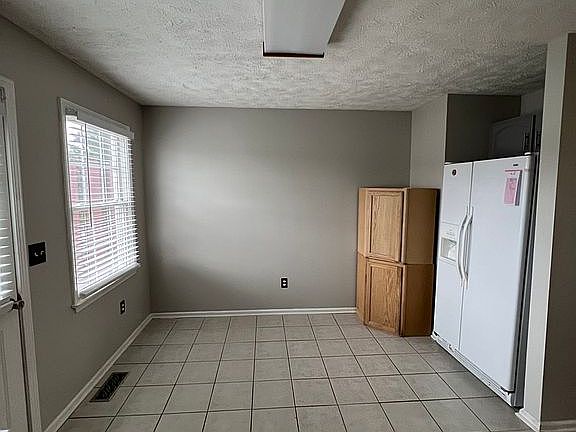 3rd image of 644 Beaverview Dr