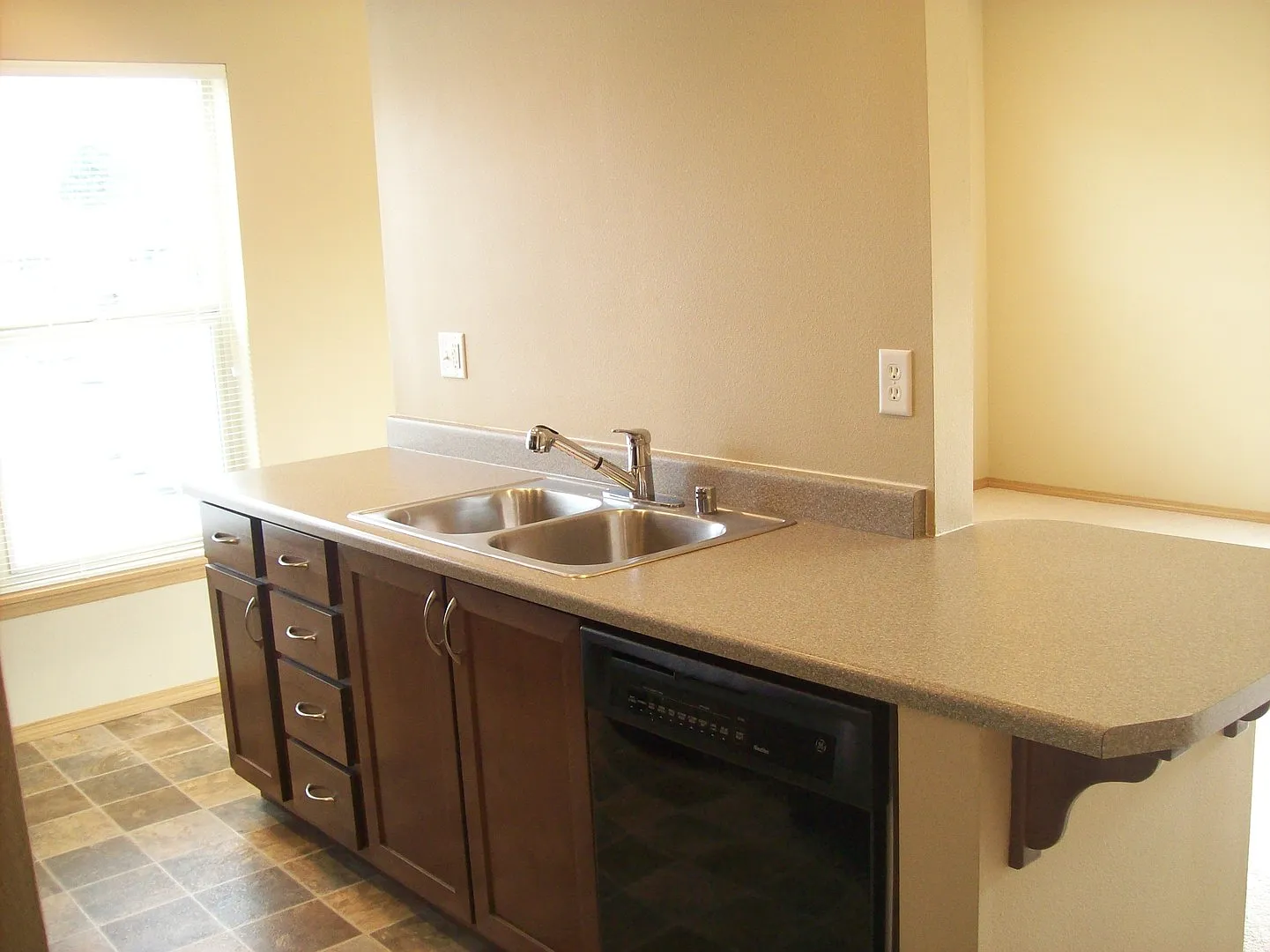 Mckenze Square Apartments — Photo 3