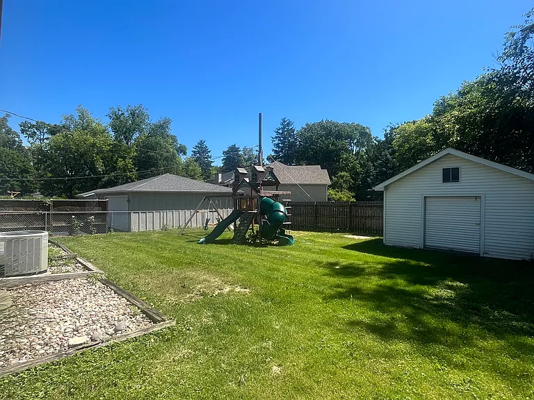 10304 Wilmette Ave — Photo 26