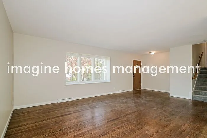 101 Thorncliff Ln — Photo 4