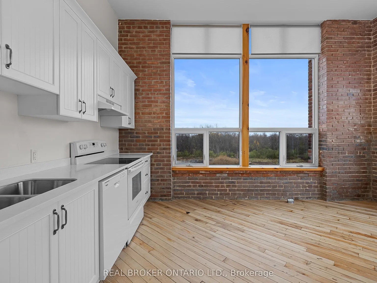 2 bed, $2,880 — Photo 3