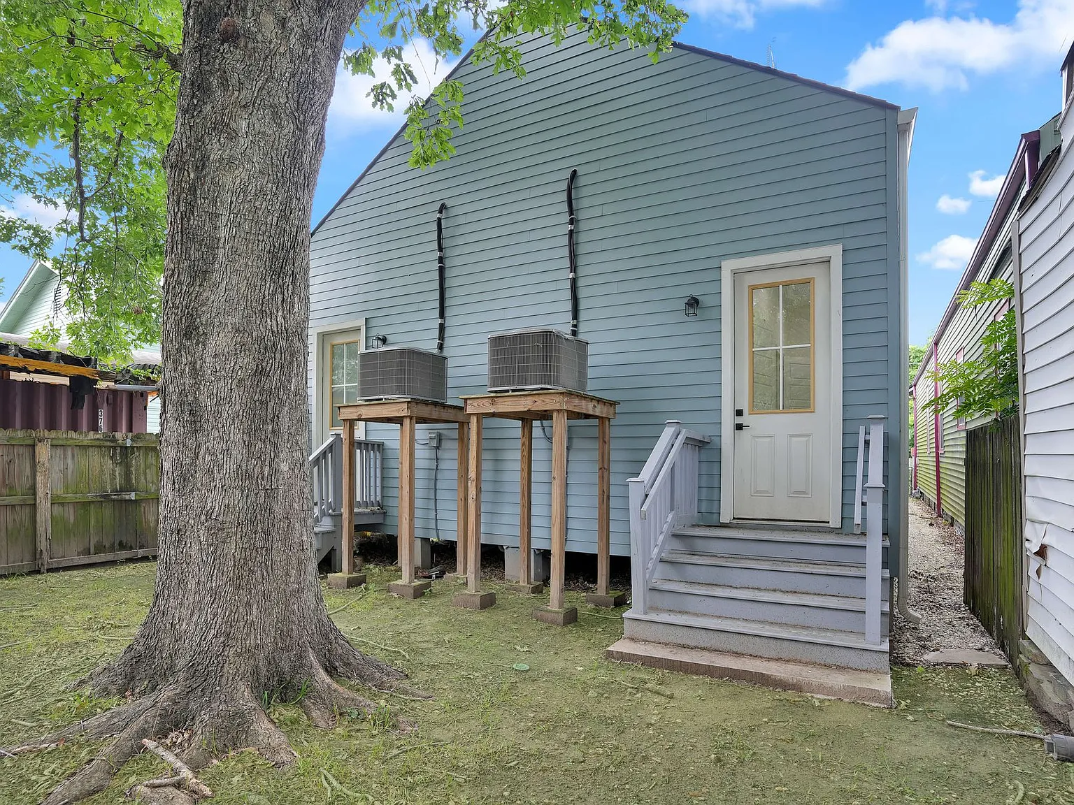 Newly renovated incredible 2 bedroom — Photo 4