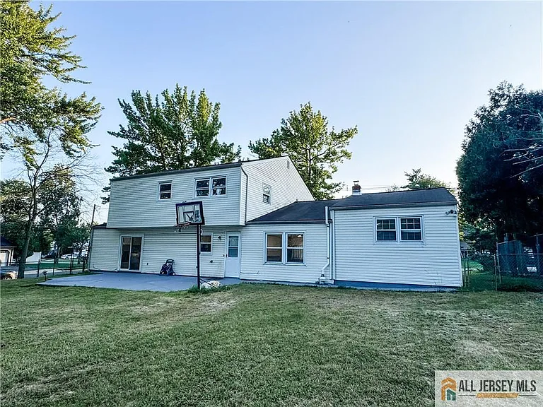 742 Grove Ave — Photo 43