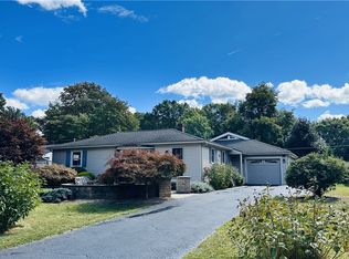 517 Old Mill Ln, Webster, NY 14580