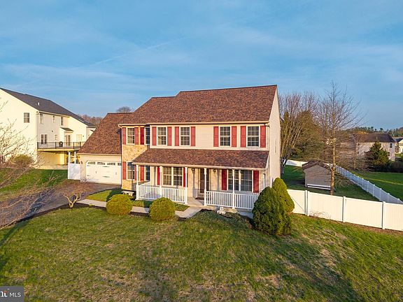 2nd image of 402 Harmony Ln