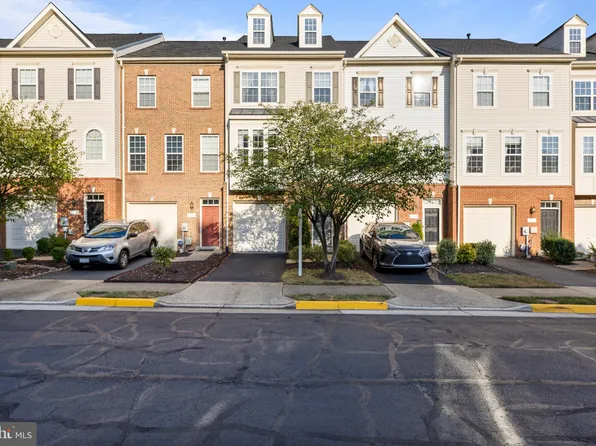 7585 Great Swan Ct, Alexandria, VA 22306