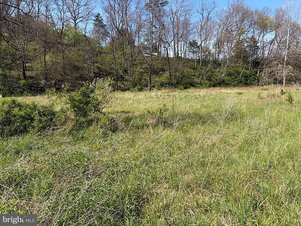 2nd image of 13 Puffenburger Ln
