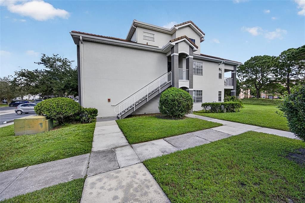 14013 FAIRWAY ISLAND DRIVE #428 — Hunters Creek Golf Course