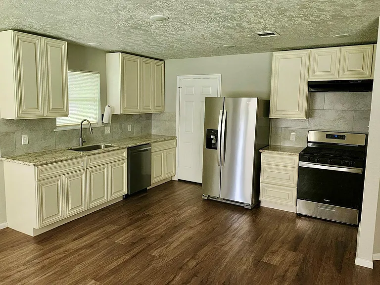 3860 Jasmine Dr — Photo 3