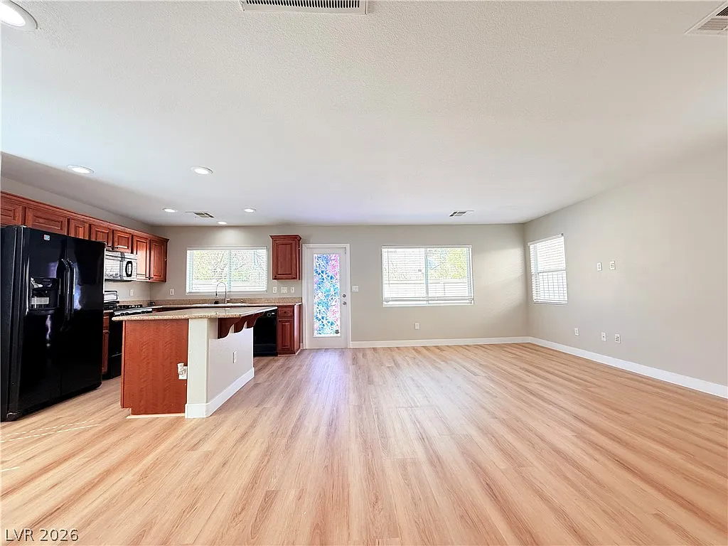 4 bed, 3.5 bath, 1740 sqft, $2,350 — Photo 3