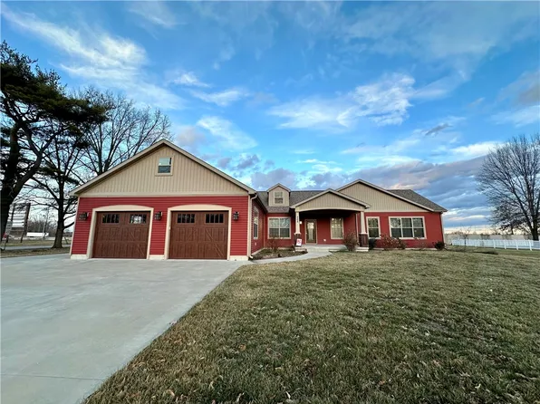 302 Granada Dr, Effingham, IL 62401