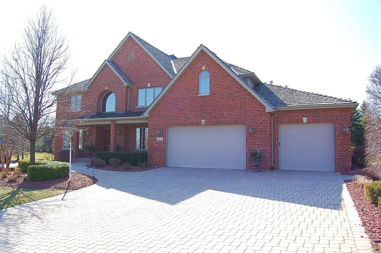 15107 Grandview Dr photo 1