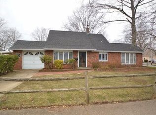 6 Peony Rd, Levittown, NY 11756