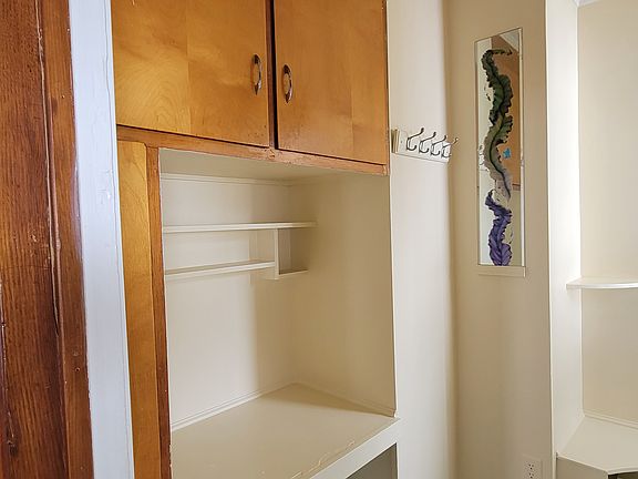 4th image of 138 Circular Ave #1