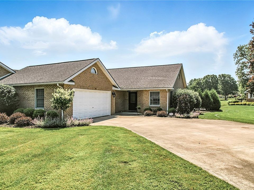 seventytwo club house 「FAIR WAY」 117 Clubhouse Cir, West