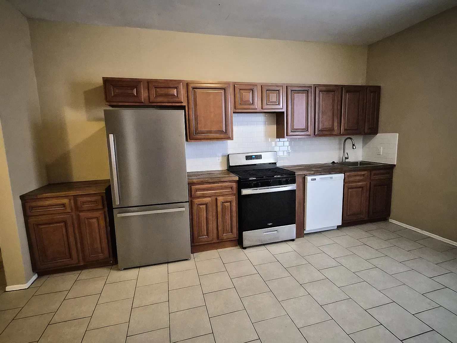 3 bed, 1250 sqft, $1,450 — Photo 4