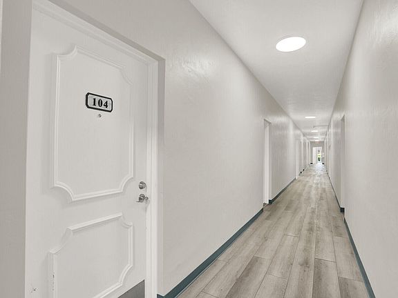 4th image of 299 SW 7th St #1040