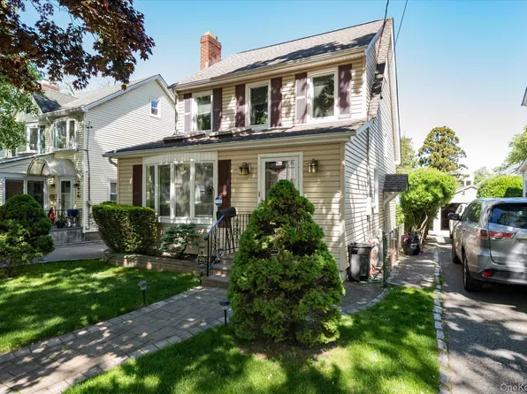 257-09 Pembroke Avenue, Great Neck, NY 11020