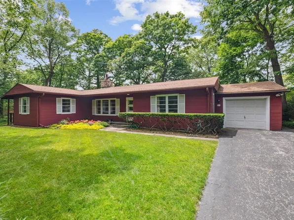 564 Thornwood Ln, Northfield, IL 60093