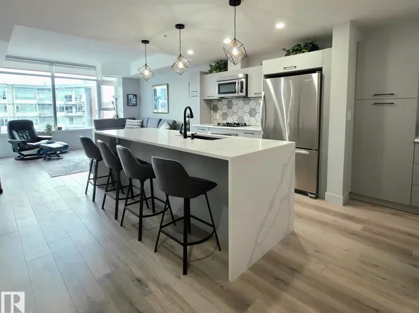 2606 109th St NW #703, Edmonton, AB T6J 3S9