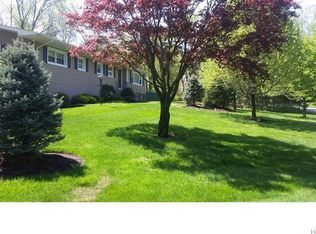 26 Scenic Dr, Suffern, NY 10901