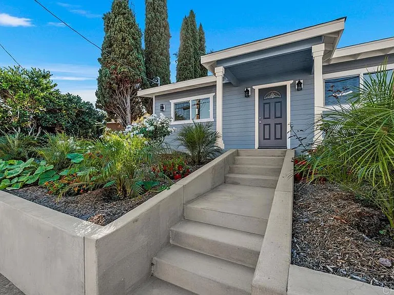 2839 Emerald Dr — Photo 2
