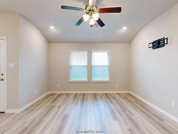 2nd image of 2148 Chief St