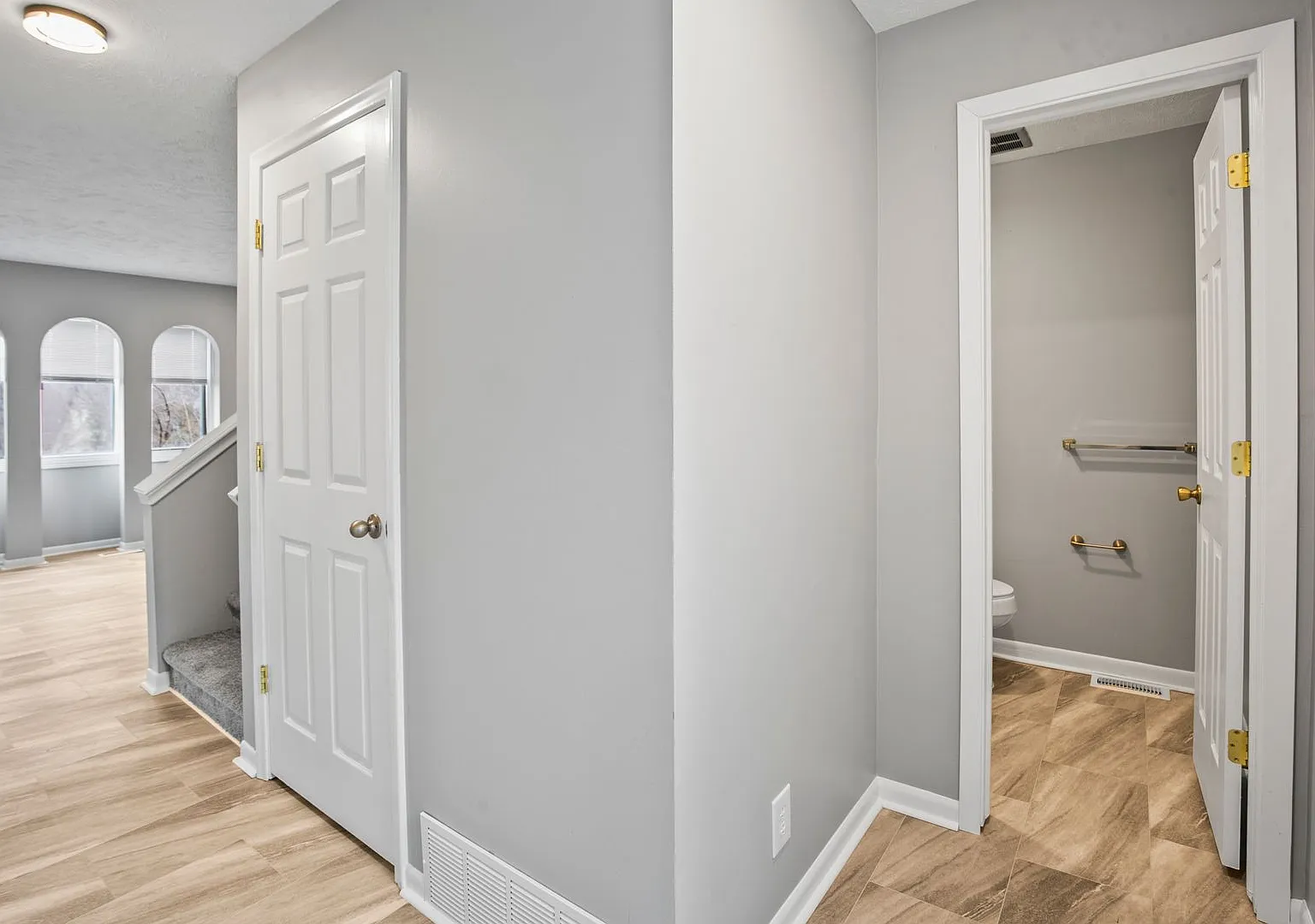 10914 Saratoga Plaza — Photo 3