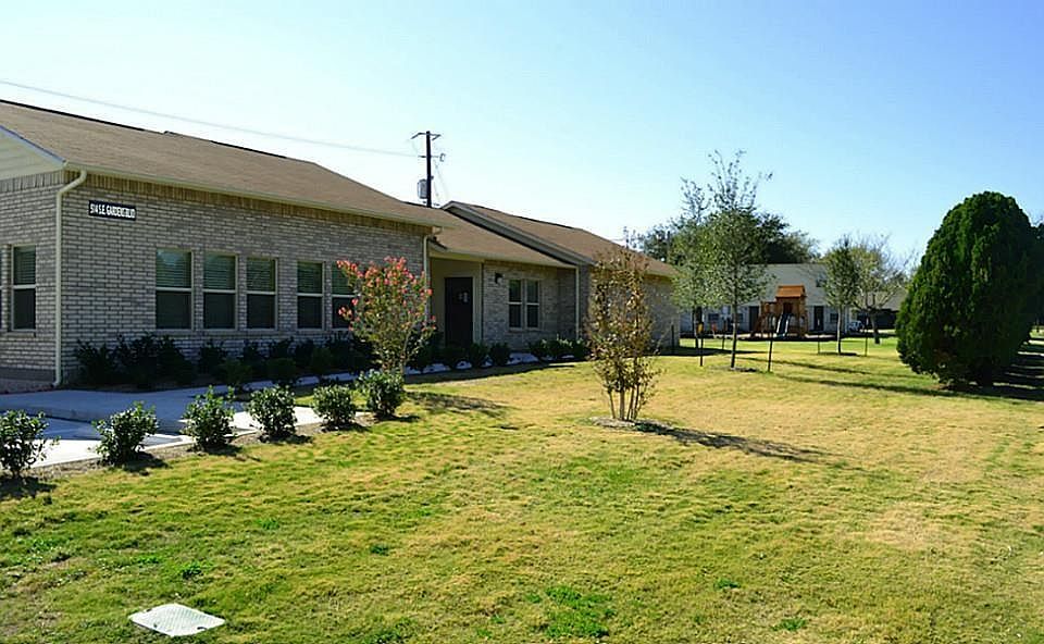 1st image of 514 SE Gardens Blvd