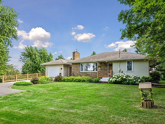 3rd image of 23235 Oakdale Dr