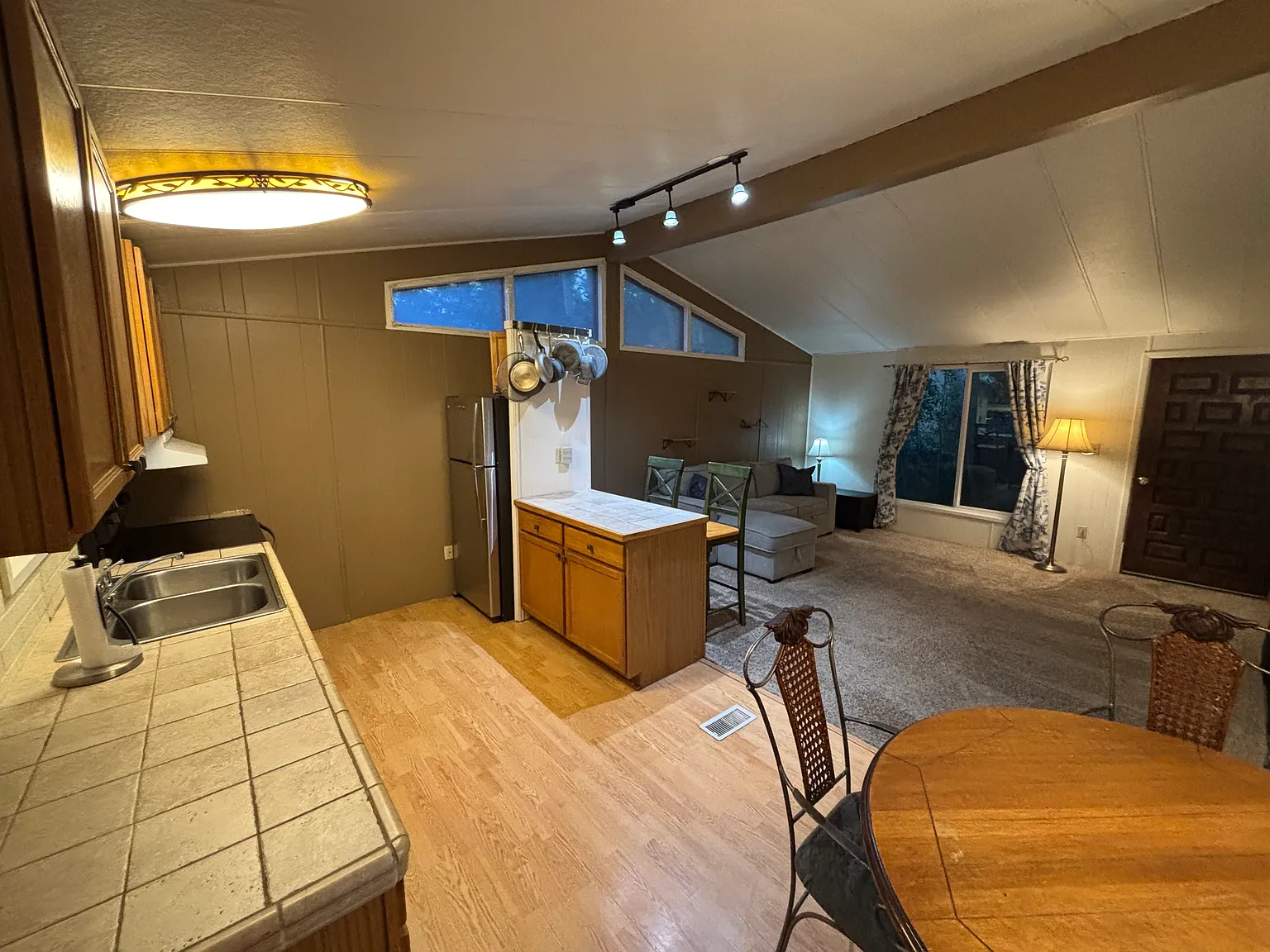 3 bed, 960 sqft, $3,650 — Photo 4