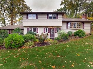 10 Mayflower Ln, Meriden, CT 06450