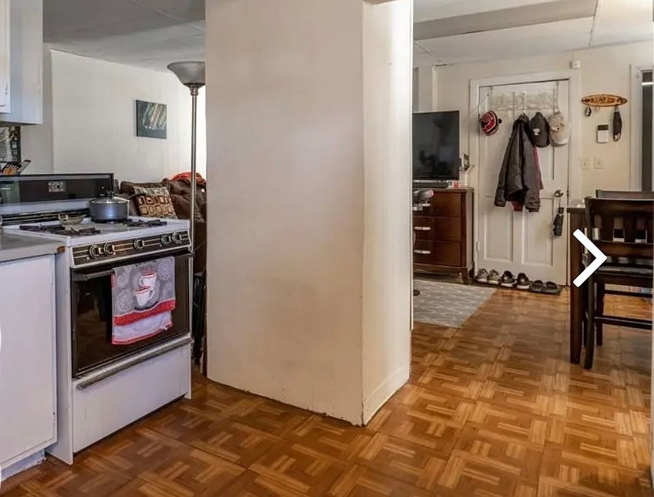 2nd image of 463 Warwick Ave