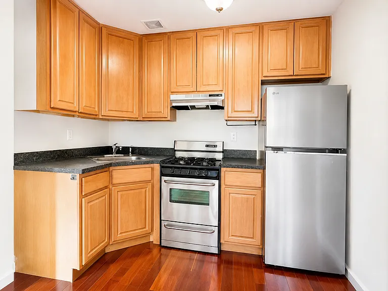 122 Boerum St #3D — Photo 4