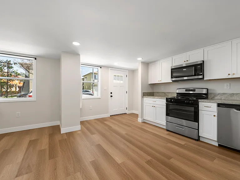 3020 E 3rd St #14 — Photo 2
