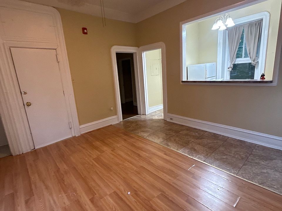 1st image of 305 E Walnut Ln #2R