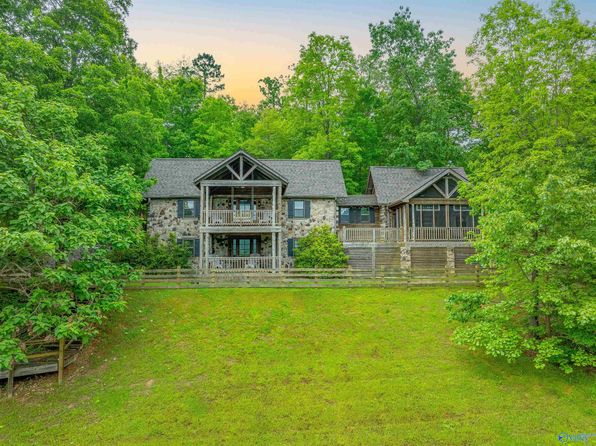 745 Preston Island Cir, Scottsboro, AL 35769