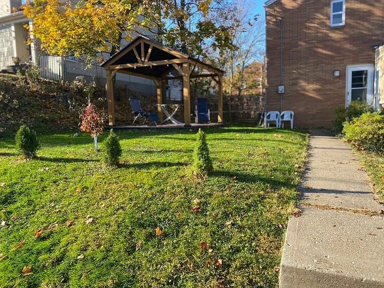 57 Seneca Dr — Photo 24
