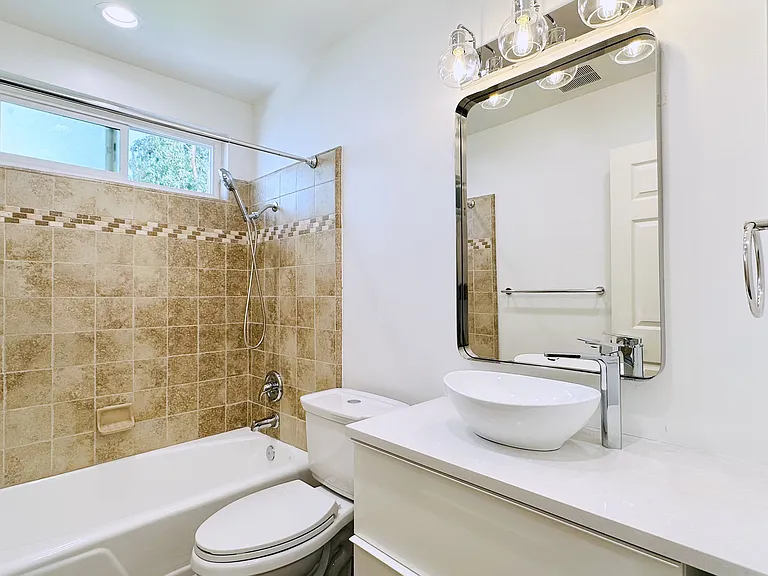 13440 Victory Blvd #9 — Photo 16