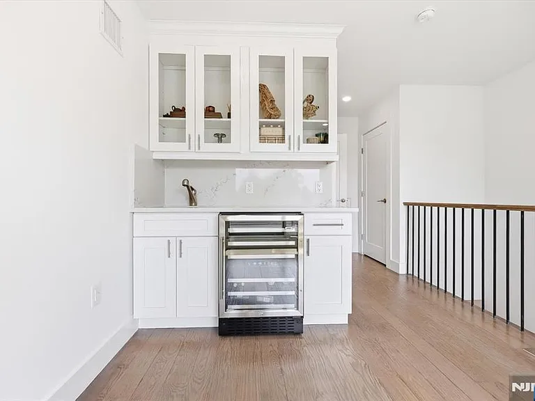 30 Lafayette Ave — Photo 33