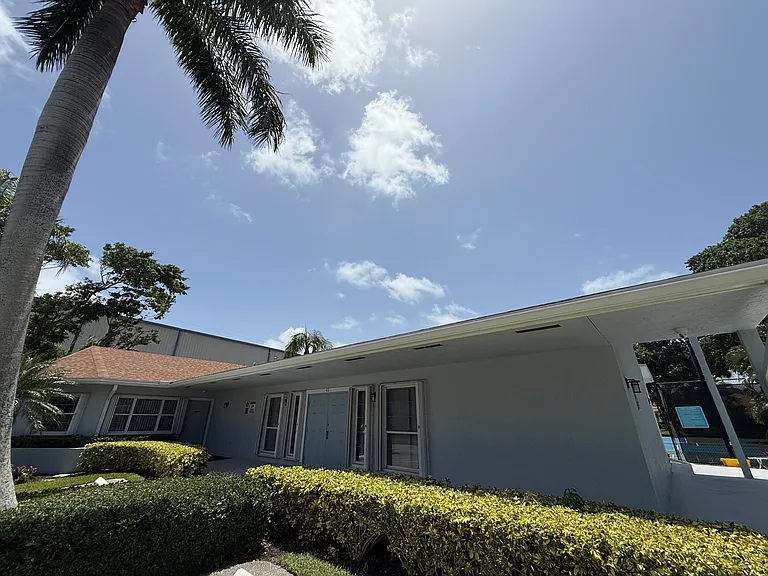 225 N Lakeshore Dr — Photo 96